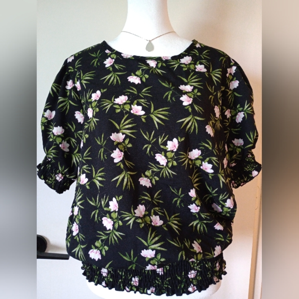 Floral Black Puff Sleeve Top With Smocking Size XL